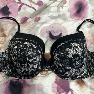 Victoria’s Secret lined Demi 34 DD